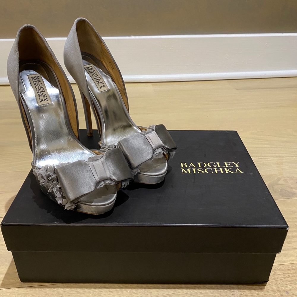 Badgley Mischka Grey Metallic Heels with Bow